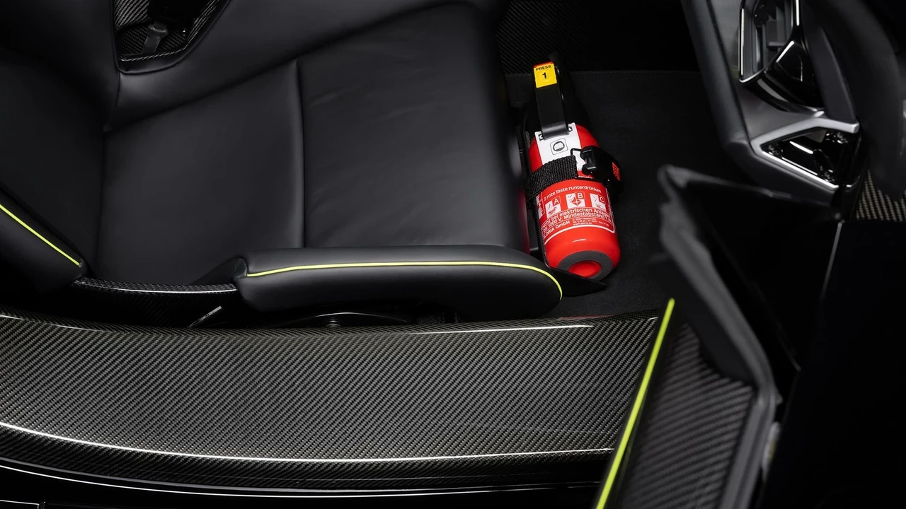 2015 Porsche 918 Spyder - Image 28 of 31