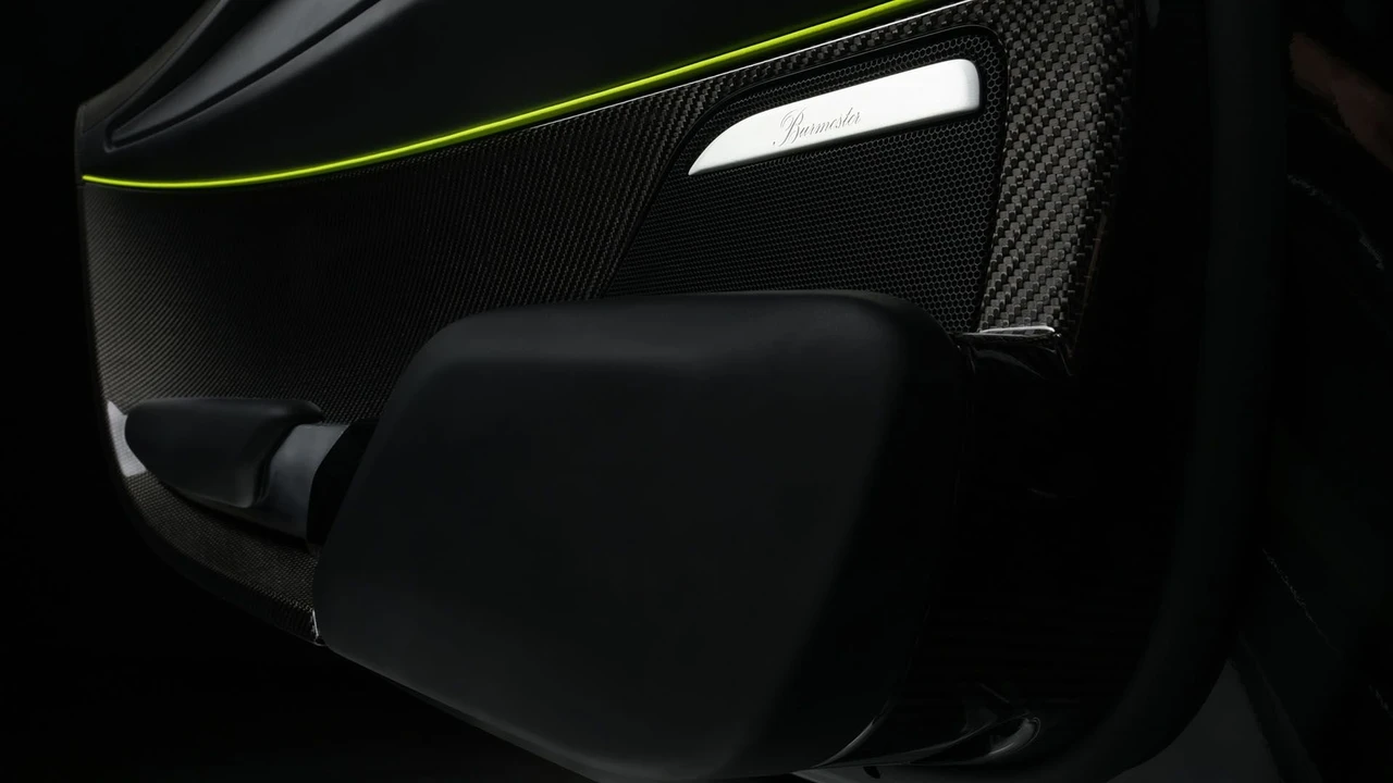 2015 Porsche 918 Spyder - Image 16 of 31