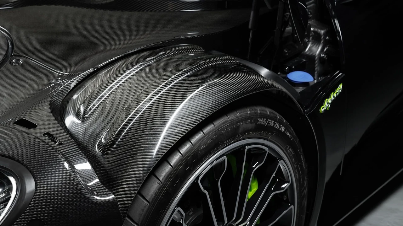 2015 Porsche 918 Spyder - Image 15 of 31