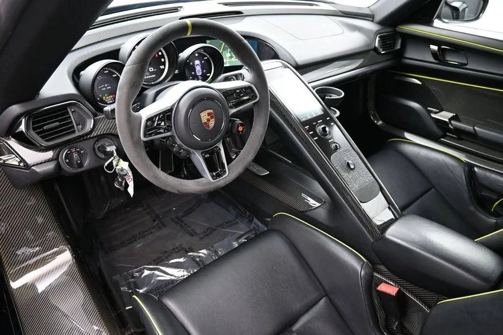 2015 Porsche 918 Spyder - Image 4 of 5