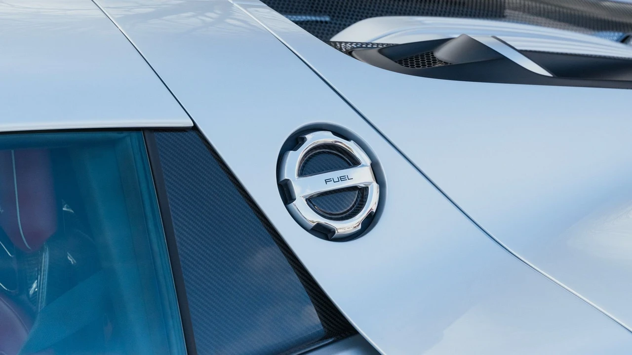 2015 Porsche 918 Spyder - Image 25 of 31