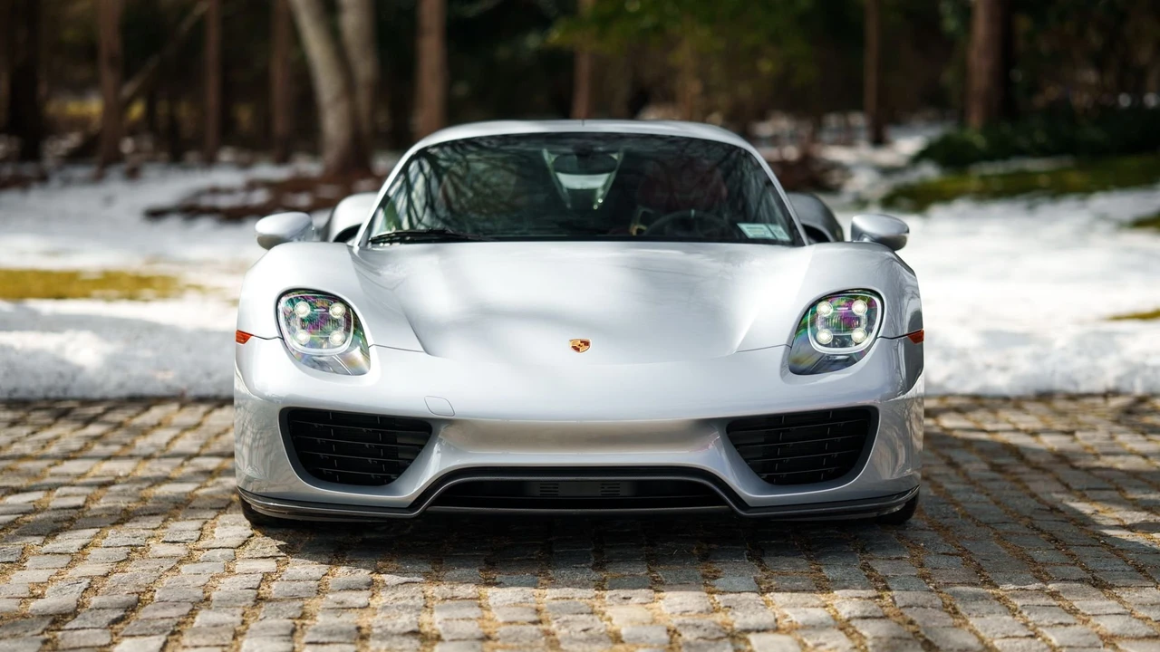2015 Porsche 918 Spyder - Image 4 of 31