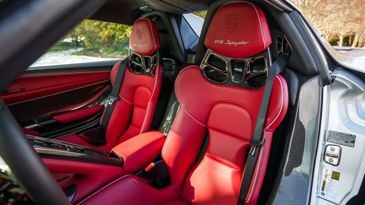 2015 Porsche 918 Spyder - Image 6 of 31