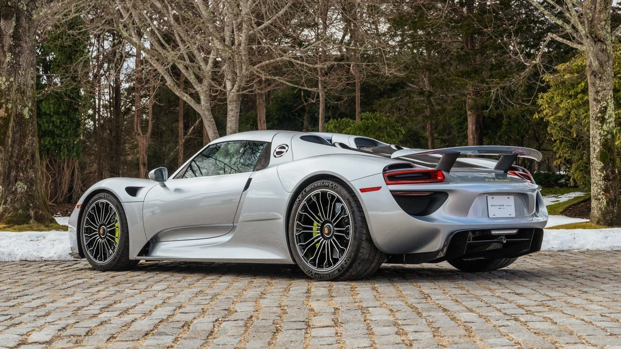 2015 Porsche 918 Spyder - Image 3 of 31