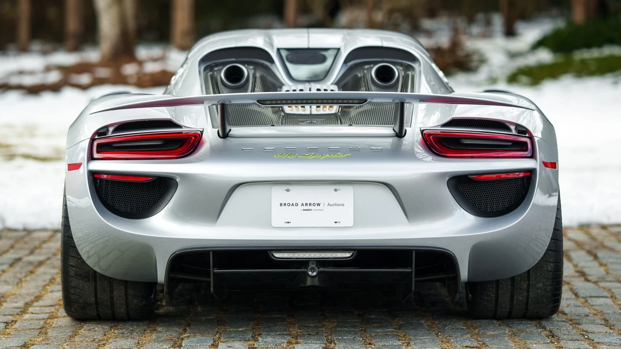2015 Porsche 918 Spyder - Image 5 of 31