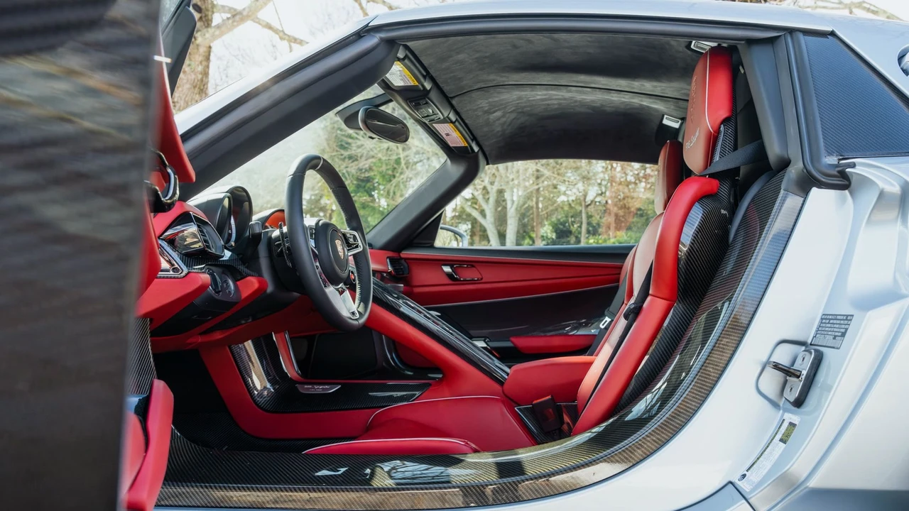 2015 Porsche 918 Spyder - Image 30 of 31