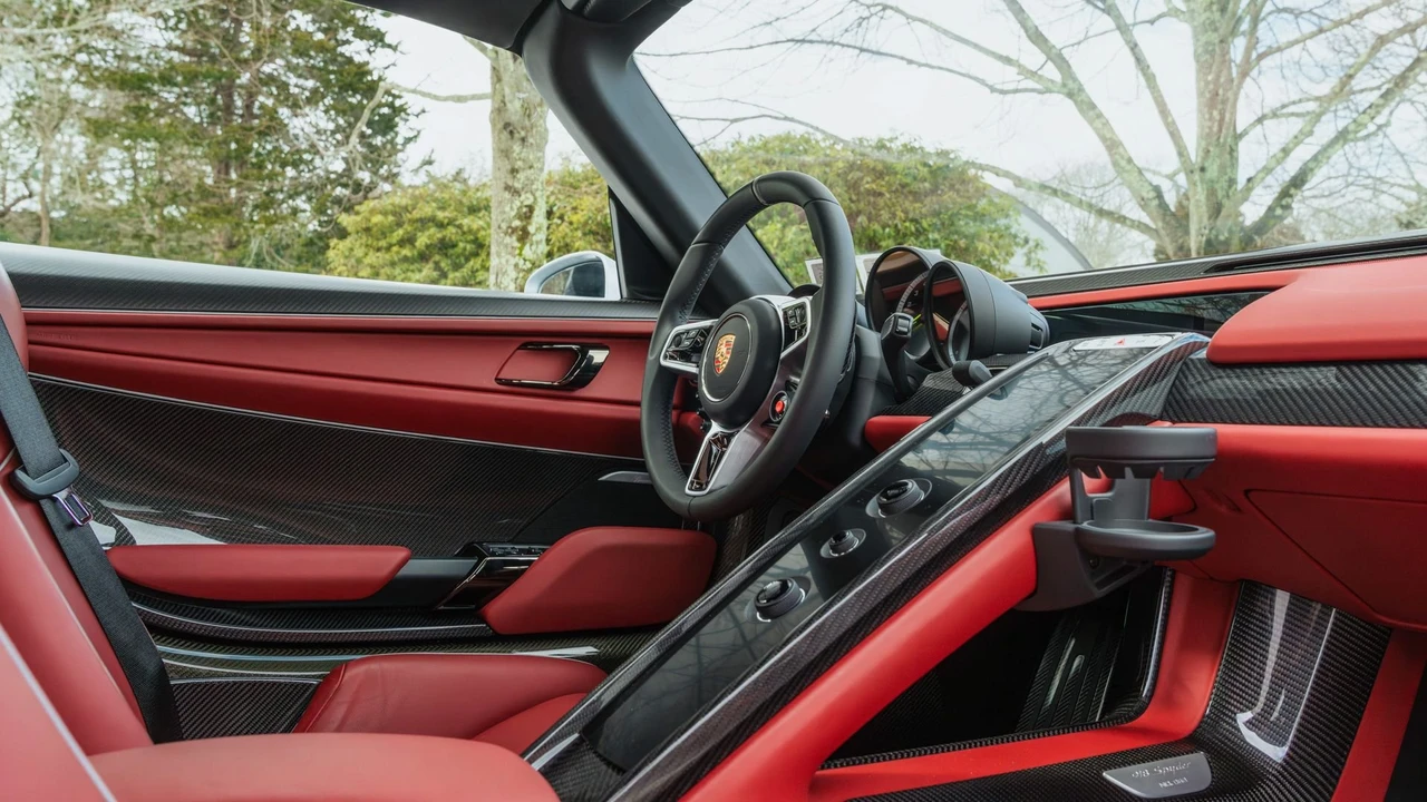 2015 Porsche 918 Spyder - Image 9 of 31