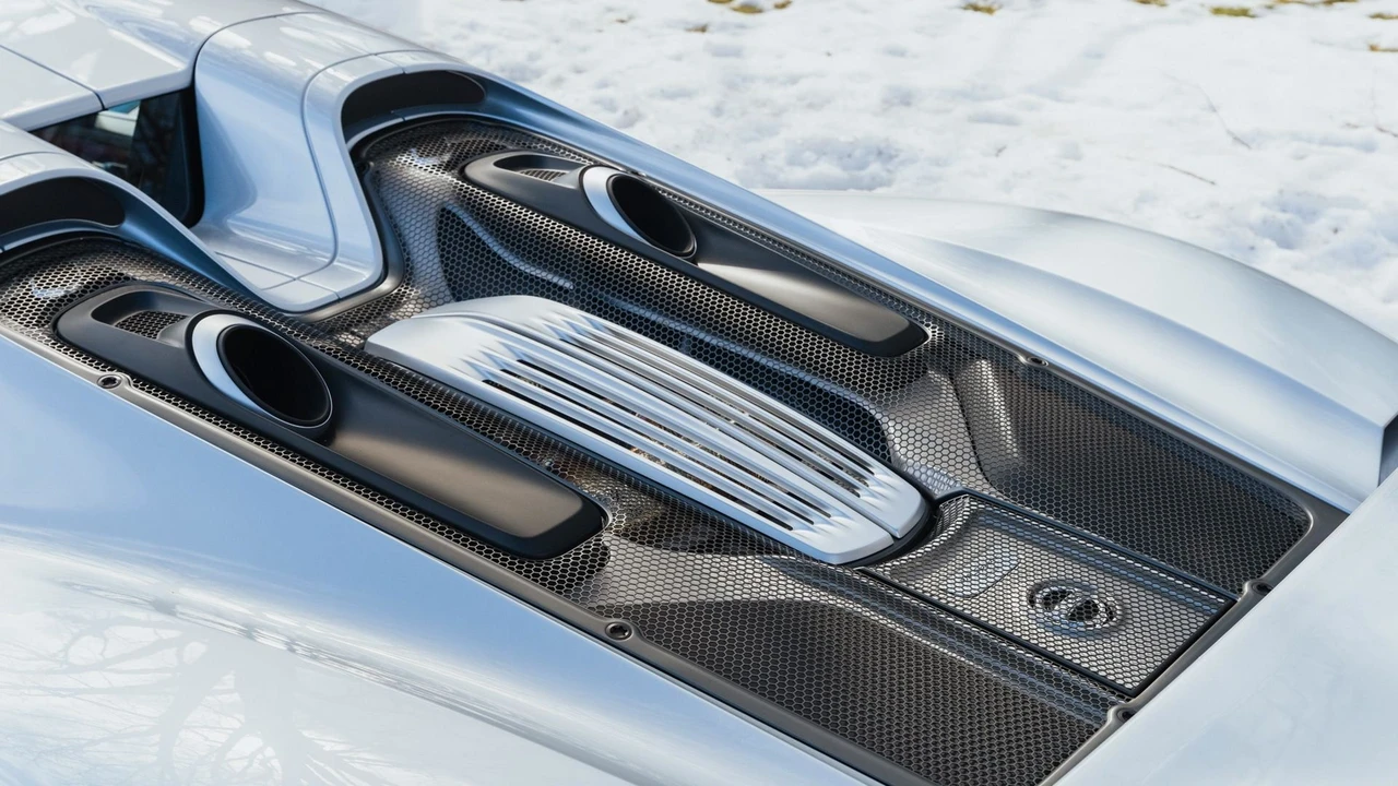 2015 Porsche 918 Spyder - Image 26 of 31