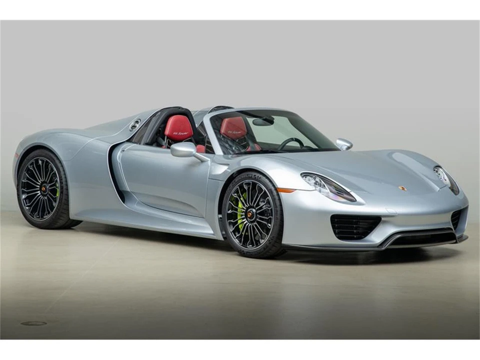 2015 Porsche 918 Spyder - Image 11 of 31