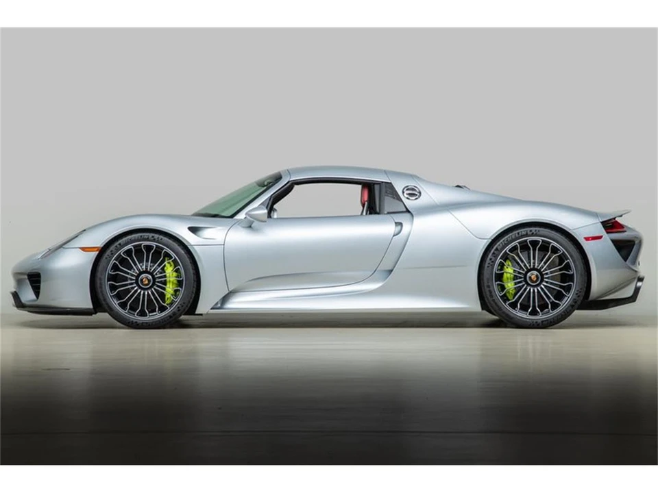 2015 Porsche 918 Spyder - Image 16 of 31
