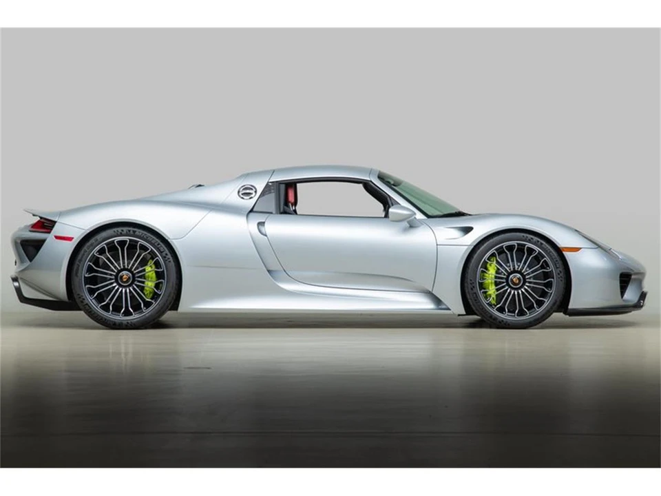 2015 Porsche 918 Spyder - Image 17 of 31