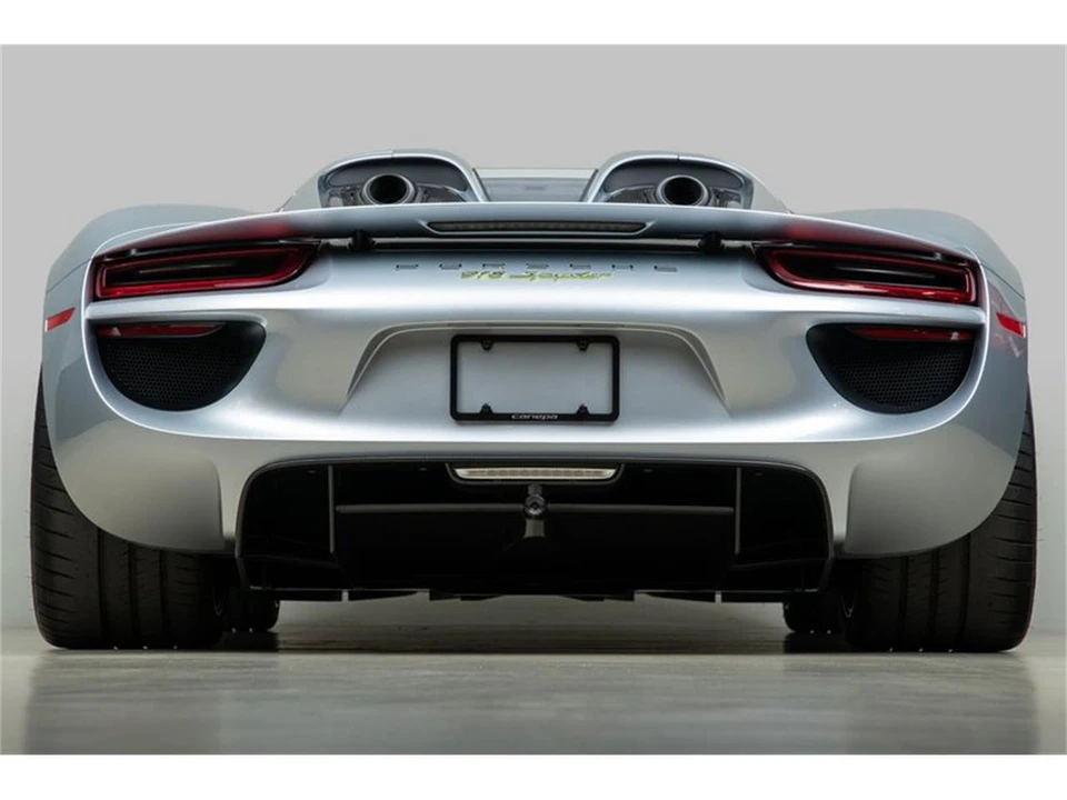2015 Porsche 918 Spyder - Image 7 of 31