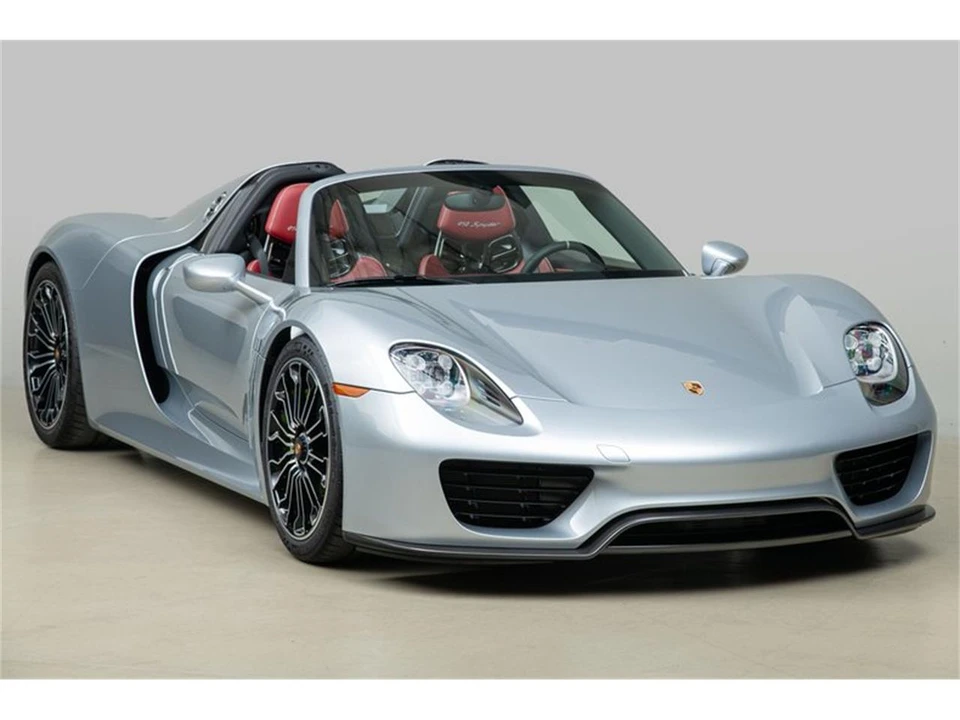 2015 Porsche 918 Spyder - Image 12 of 31