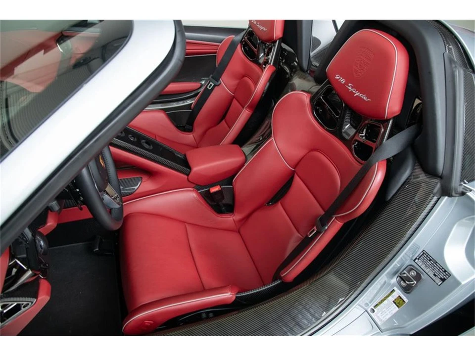2015 Porsche 918 Spyder - Image 22 of 31