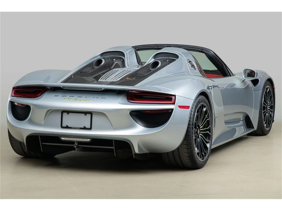 2015 Porsche 918 Spyder - Image 8 of 31