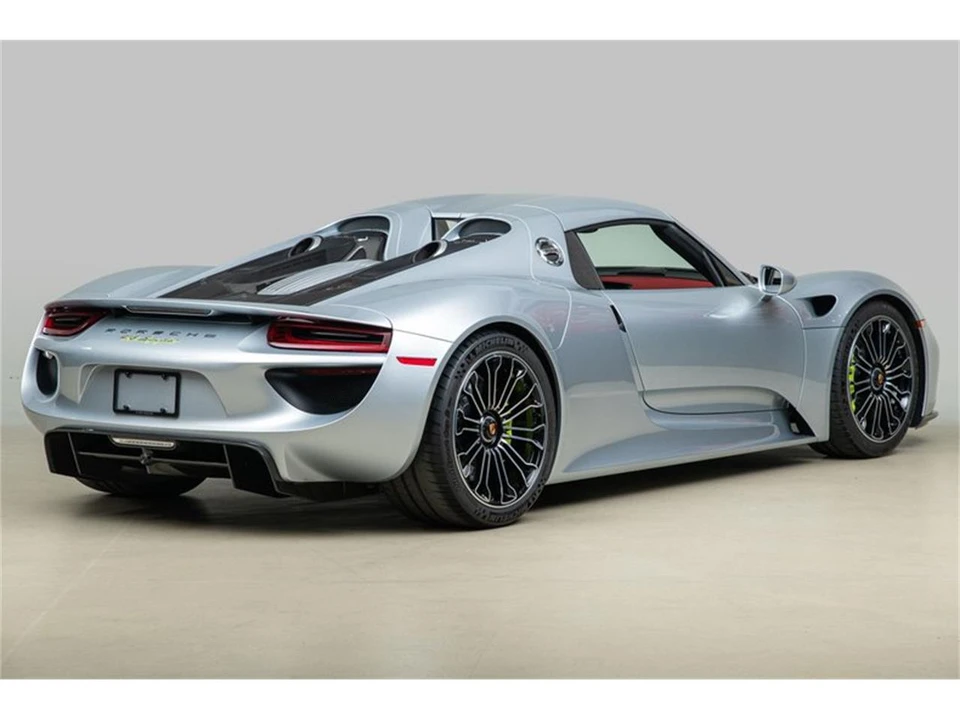 2015 Porsche 918 Spyder - Image 18 of 31
