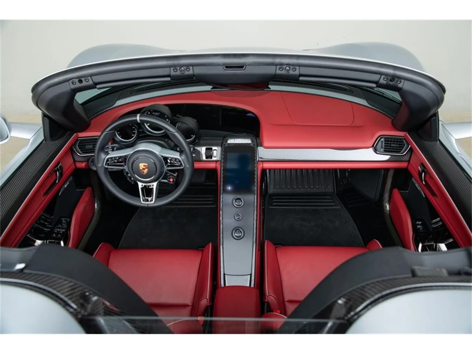 2015 Porsche 918 Spyder - Image 28 of 31