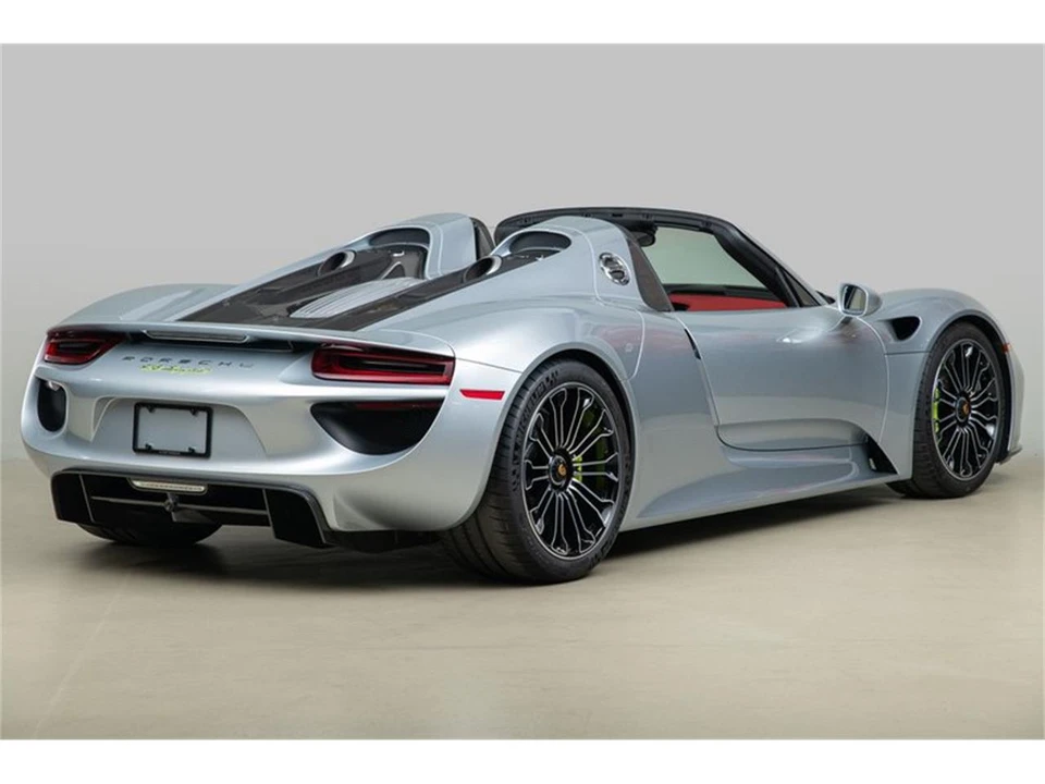 2015 Porsche 918 Spyder - Image 9 of 31
