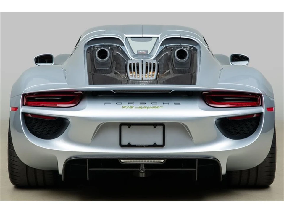 2015 Porsche 918 Spyder - Image 19 of 31