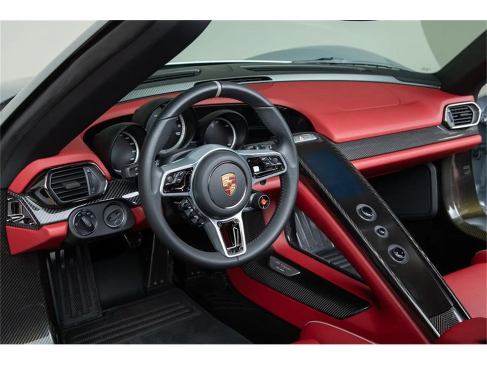 2015 Porsche 918 Spyder - Image 24 of 31