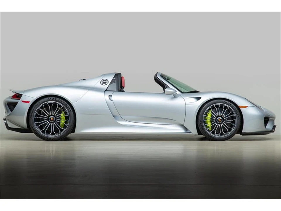 2015 Porsche 918 Spyder - Image 10 of 31