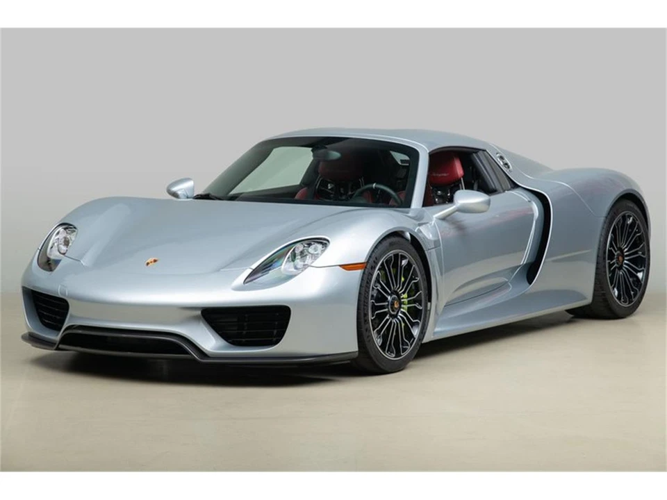 2015 Porsche 918 Spyder - Image 15 of 31