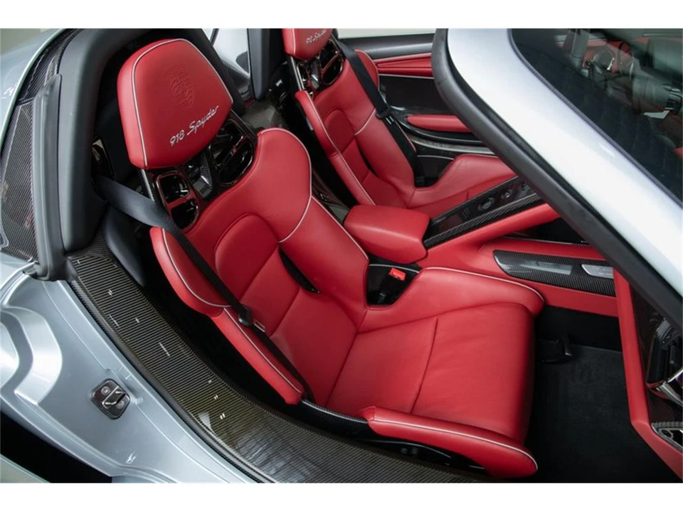 2015 Porsche 918 Spyder - Image 30 of 31