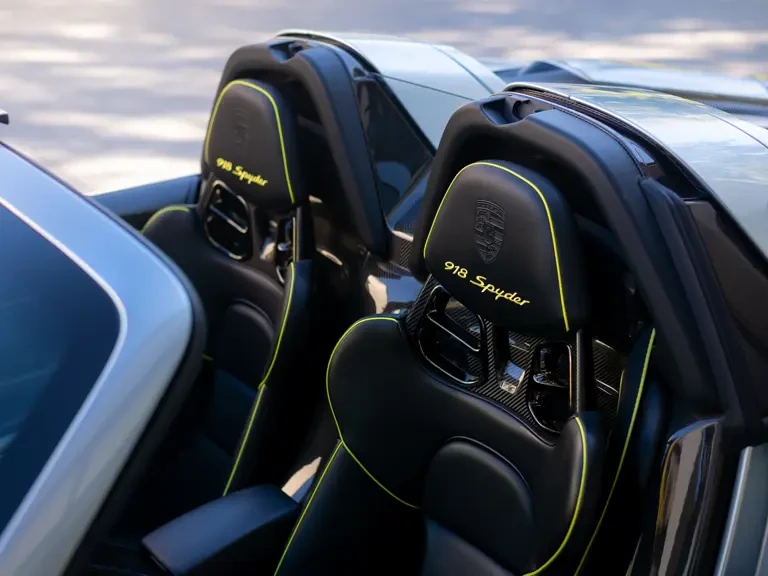 2015 Porsche 918 Spyder - Image 19 of 31