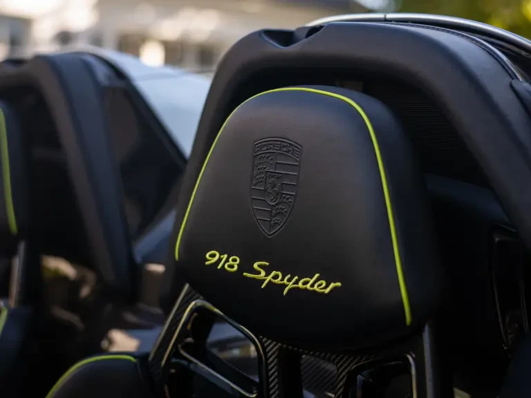 2015 Porsche 918 Spyder - Image 20 of 31