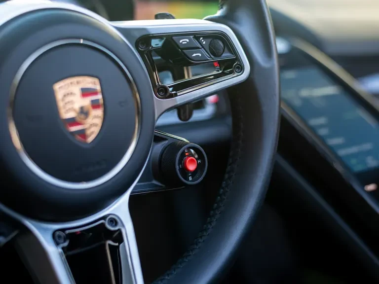 2015 Porsche 918 Spyder - Image 15 of 31
