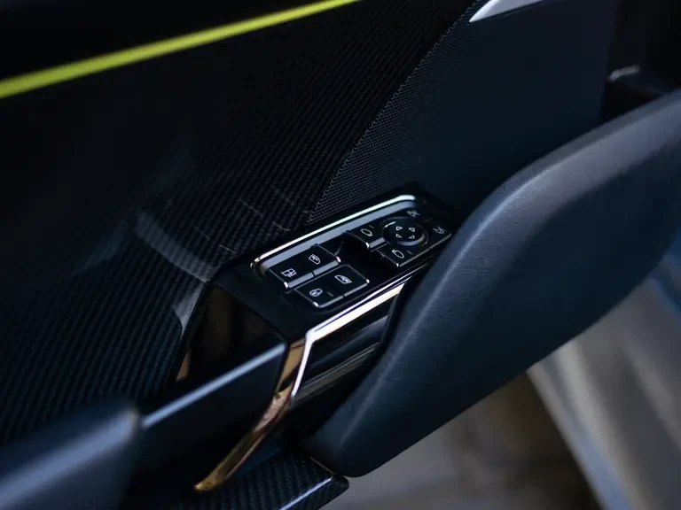 2015 Porsche 918 Spyder - Image 22 of 31