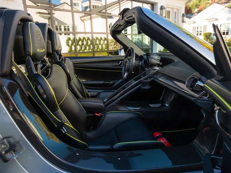 2015 Porsche 918 Spyder - Image 11 of 31