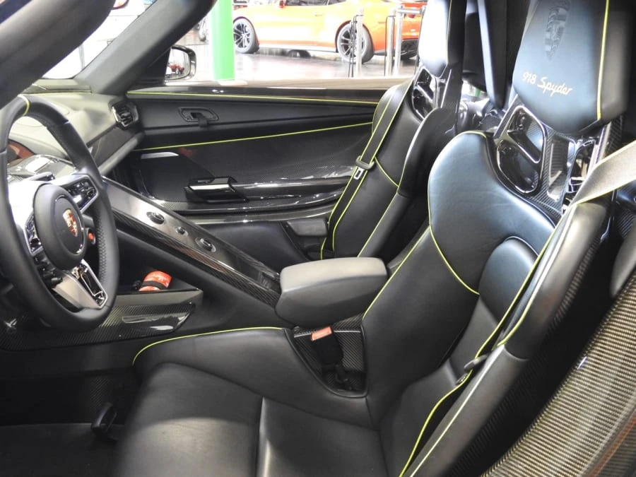 2015 Porsche 918 Spyder - Image 4 of 16