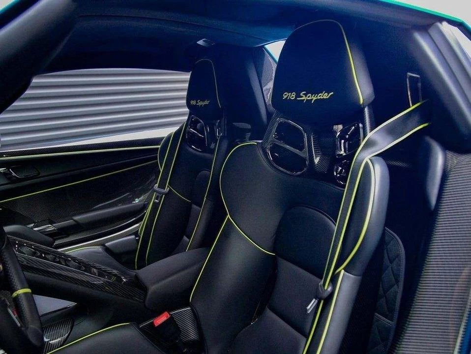 2015 Porsche 918 Spyder - Image 11 of 11