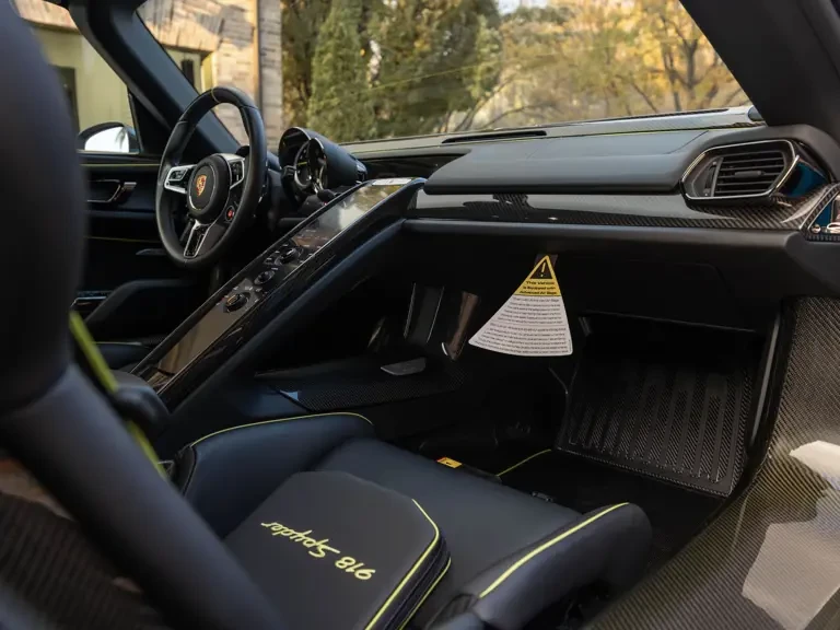 2015 Porsche 918 Spyder - Image 4 of 31