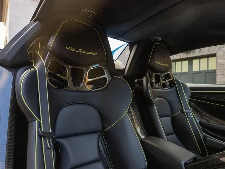 2015 Porsche 918 Spyder - Image 15 of 31
