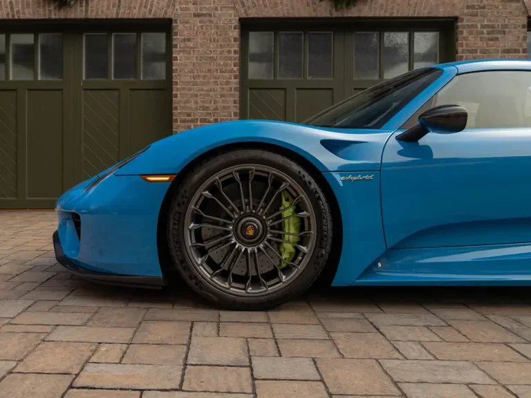 2015 Porsche 918 Spyder - Image 9 of 31