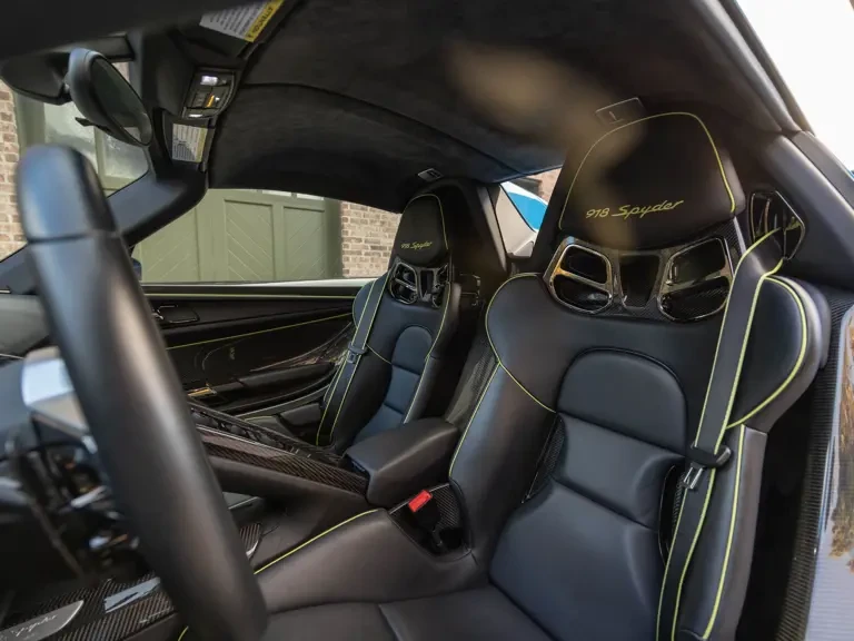 2015 Porsche 918 Spyder - Image 13 of 31