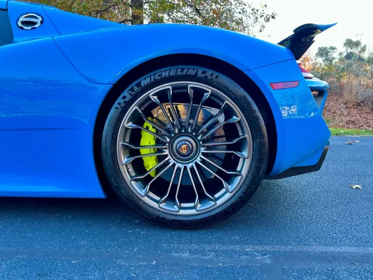2015 Porsche 918 Spyder - Image 27 of 31