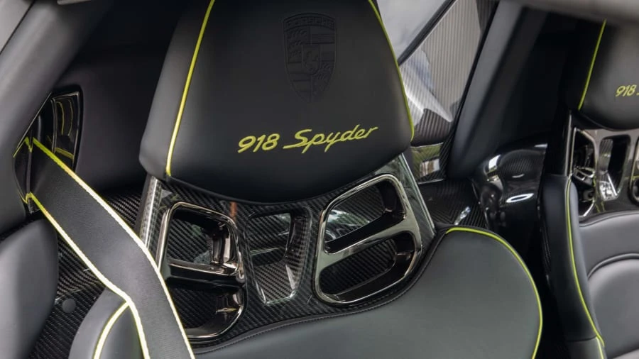 2015 Porsche 918 Spyder - Image 17 of 20