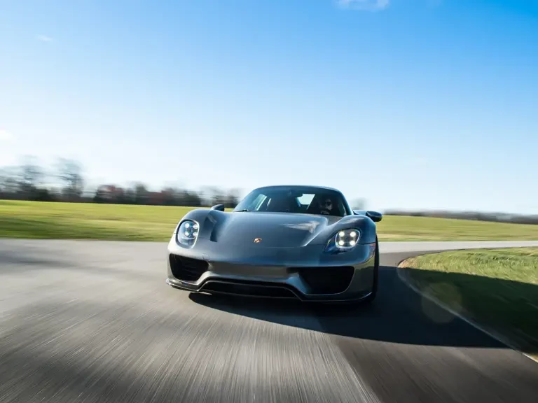 2015 Porsche 918 Spyder - Image 13 of 31