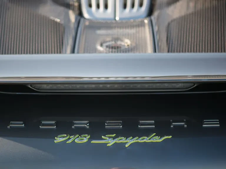 2015 Porsche 918 Spyder - Image 16 of 31