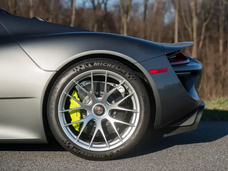 2015 Porsche 918 Spyder - Image 21 of 31