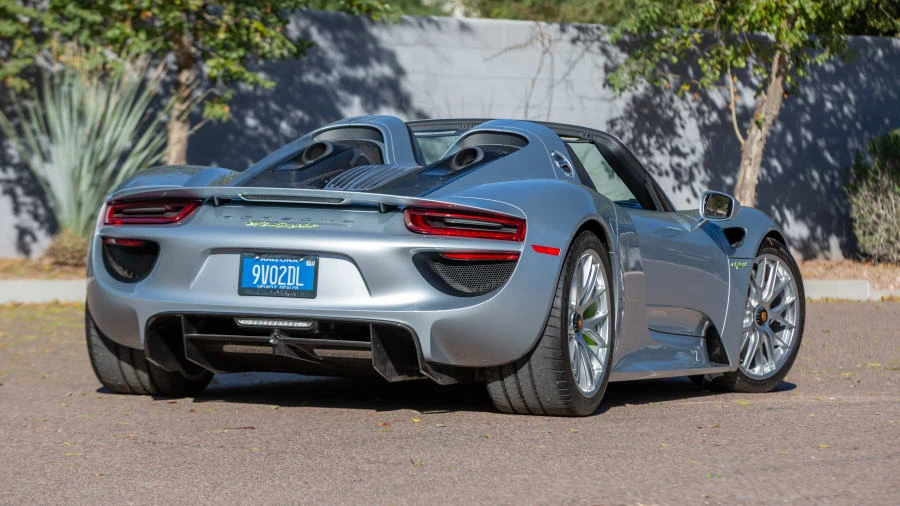 2015 Porsche 918 Spyder - Image 13 of 20