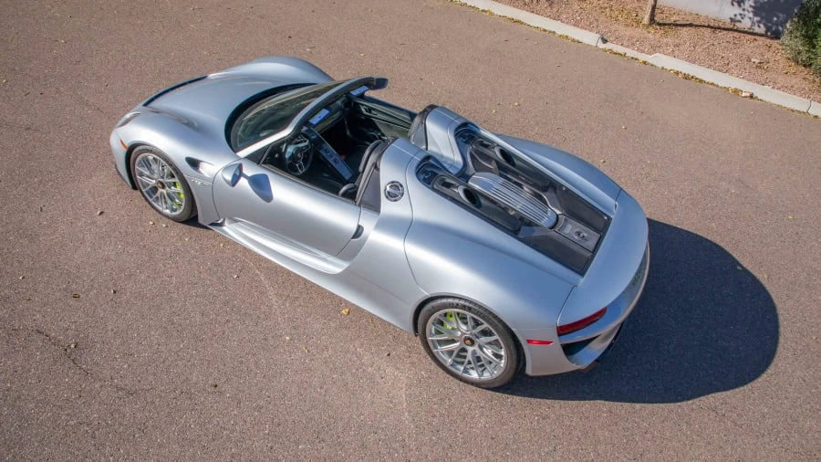2015 Porsche 918 Spyder - Image 17 of 20