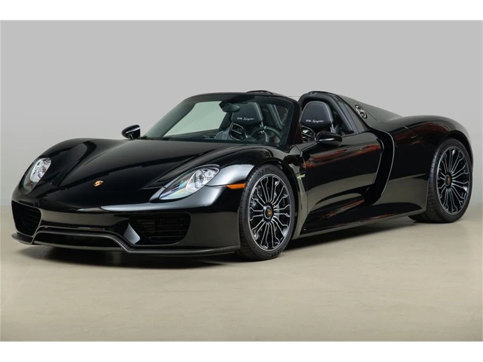 2015 Porsche 918 Spyder - Image 16 of 31