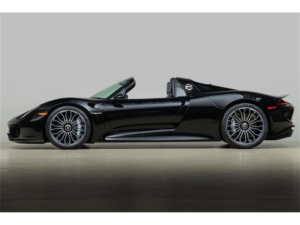 2015 Porsche 918 Spyder - Image 17 of 31