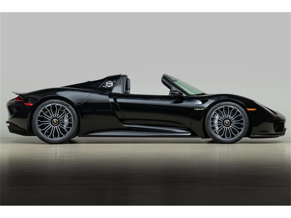 2015 Porsche 918 Spyder - Image 24 of 31