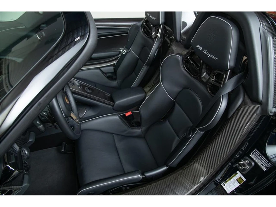 2015 Porsche 918 Spyder - Image 30 of 31