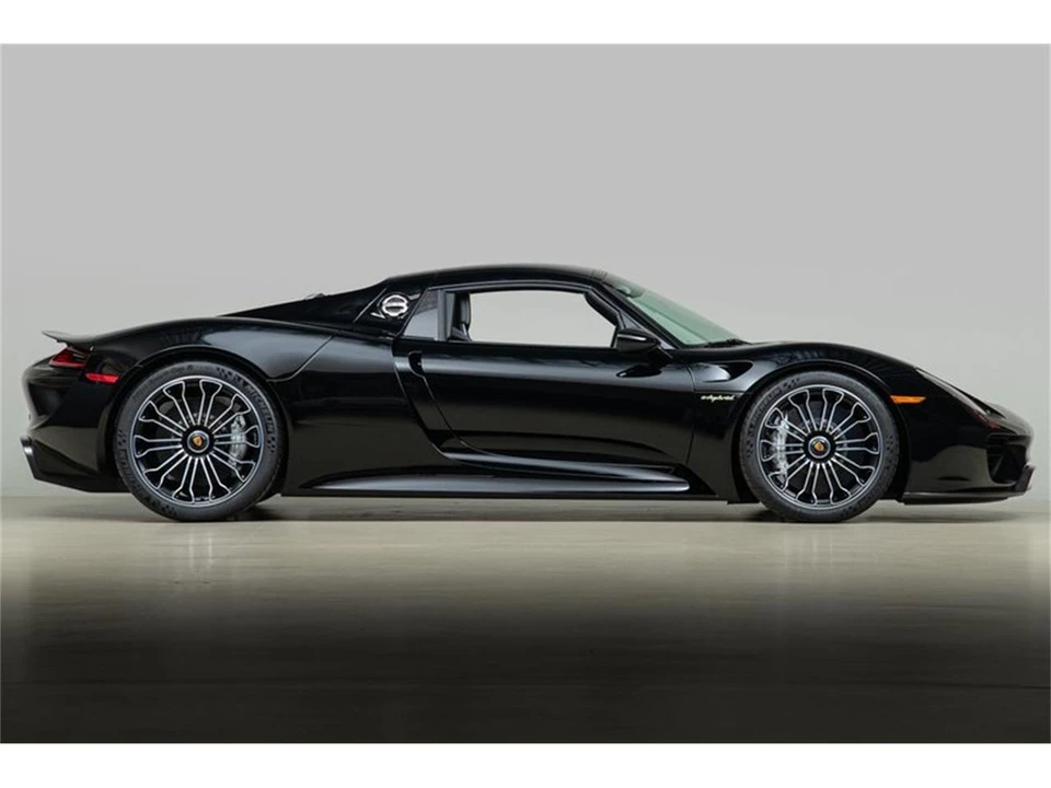 2015 Porsche 918 Spyder - Image 10 of 31